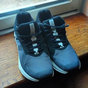On CloudRunner men's sneakers